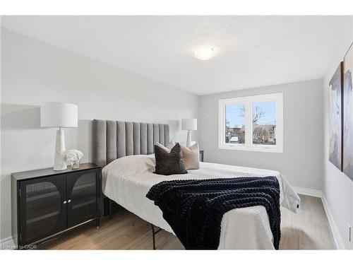 38 Coral Drive, Hamilton, ON - Indoor Photo Showing Bedroom