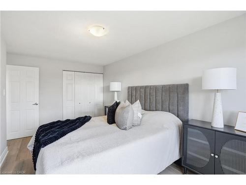 38 Coral Drive, Hamilton, ON - Indoor Photo Showing Bedroom