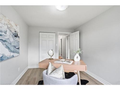38 Coral Drive, Hamilton, ON - Indoor Photo Showing Bedroom