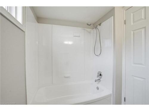 38 Coral Drive, Hamilton, ON - Indoor Photo Showing Bathroom