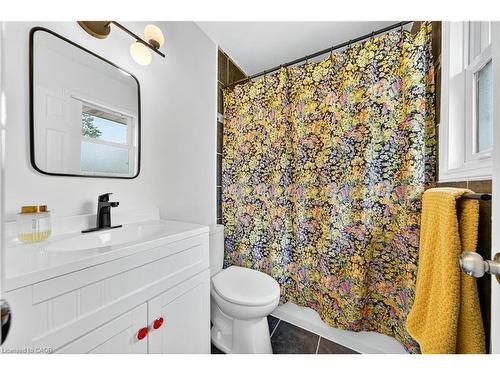 421 East 36Th Street, Hamilton, ON - Indoor Photo Showing Bathroom