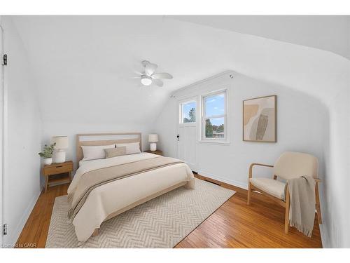 421 East 36Th Street, Hamilton, ON - Indoor Photo Showing Bedroom