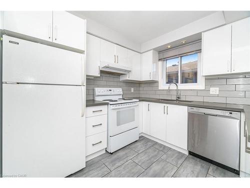 7 Maitland Avenue, Hamilton, ON - Indoor Photo Showing Kitchen