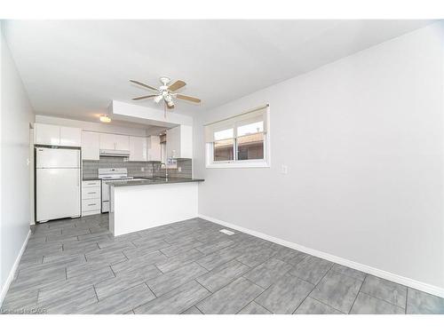 7 Maitland Avenue, Hamilton, ON - Indoor Photo Showing Kitchen