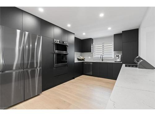17 Clearview Drive, Hamilton, ON - Indoor Photo Showing Kitchen With Double Sink With Upgraded Kitchen