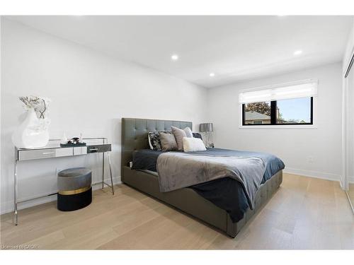 17 Clearview Drive, Hamilton, ON - Indoor Photo Showing Bedroom