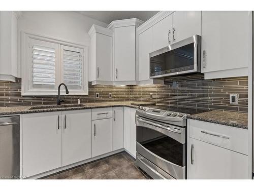 39 Deer Creek Street, Kitchener, ON - Indoor Photo Showing Kitchen With Upgraded Kitchen