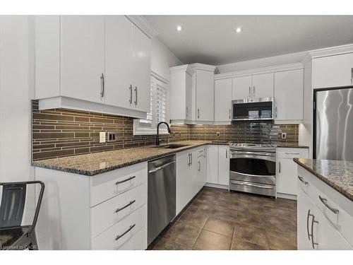 39 Deer Creek Street, Kitchener, ON - Indoor Photo Showing Kitchen With Upgraded Kitchen