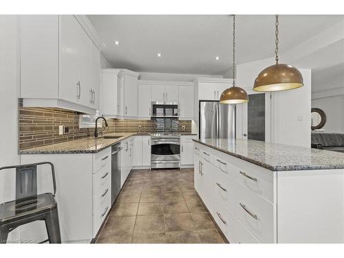 39 Deer Creek Street, Kitchener, ON - Indoor Photo Showing Kitchen With Upgraded Kitchen