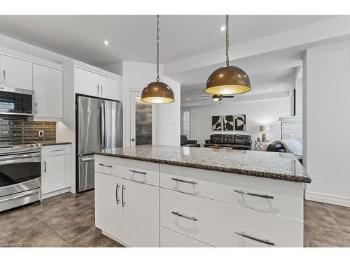 39 Deer Creek Street, Kitchener, ON - Indoor Photo Showing Kitchen With Upgraded Kitchen