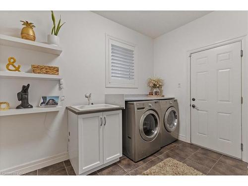 39 Deer Creek Street, Kitchener, ON - Indoor Photo Showing Laundry Room