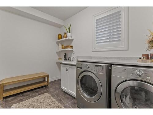 39 Deer Creek Street, Kitchener, ON - Indoor Photo Showing Laundry Room
