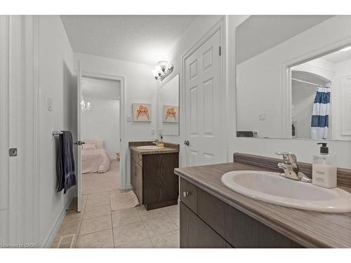 39 Deer Creek Street, Kitchener, ON - Indoor Photo Showing Bathroom