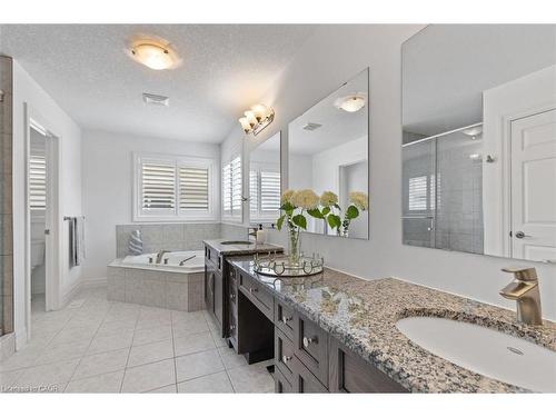39 Deer Creek Street, Kitchener, ON - Indoor Photo Showing Bathroom