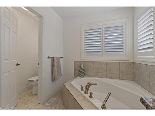39 Deer Creek Street, Kitchener, ON - Indoor Photo Showing Bathroom