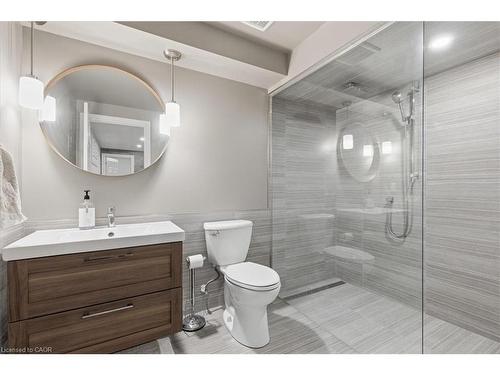 39 Deer Creek Street, Kitchener, ON - Indoor Photo Showing Bathroom