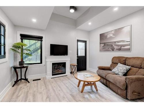7 Homewood Avenue, Hamilton, ON - Indoor Photo Showing Living Room With Fireplace