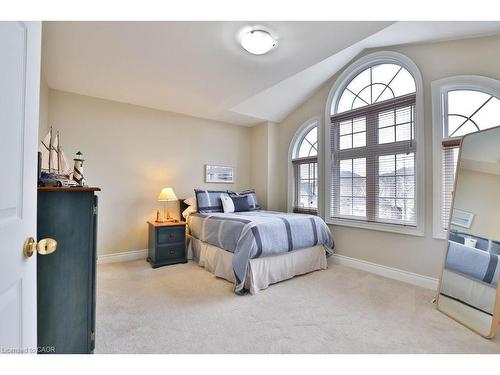 4324 Rosemead Court, Burlington, ON - Indoor Photo Showing Bedroom