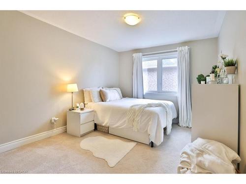 4324 Rosemead Court, Burlington, ON - Indoor Photo Showing Bedroom