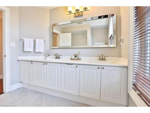 4324 Rosemead Court, Burlington, ON - Indoor Photo Showing Bathroom
