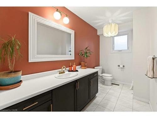 134 Sirente Drive, Hamilton, ON - Indoor Photo Showing Bathroom
