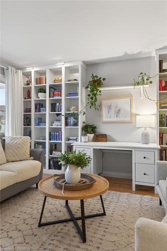 134 Sirente Drive, Hamilton, ON - Indoor Photo Showing Living Room