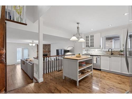 134 Sirente Drive, Hamilton, ON - Indoor Photo Showing Kitchen With Upgraded Kitchen