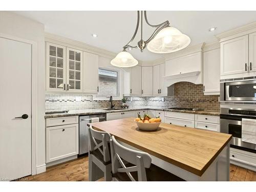 134 Sirente Drive, Hamilton, ON - Indoor Photo Showing Kitchen