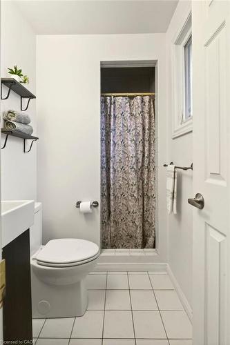 134 Sirente Drive, Hamilton, ON - Indoor Photo Showing Bathroom