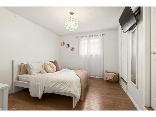 134 Sirente Drive, Hamilton, ON - Indoor Photo Showing Bedroom