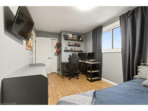 134 Sirente Drive, Hamilton, ON - Indoor Photo Showing Bedroom