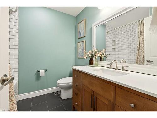 134 Sirente Drive, Hamilton, ON - Indoor Photo Showing Bathroom