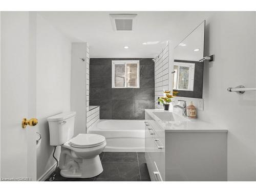 88 Chestnut Avenue, Hamilton, ON - Indoor Photo Showing Bathroom