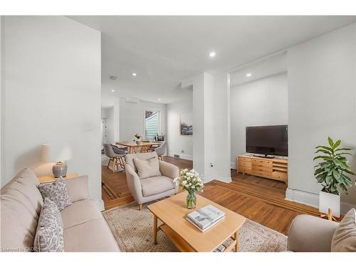 88 Chestnut Avenue, Hamilton, ON - Indoor Photo Showing Living Room