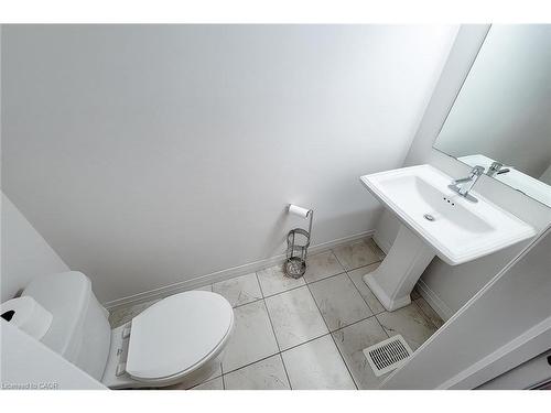 228-30 Times Square Boulevard, Stoney Creek, ON - Indoor Photo Showing Bathroom