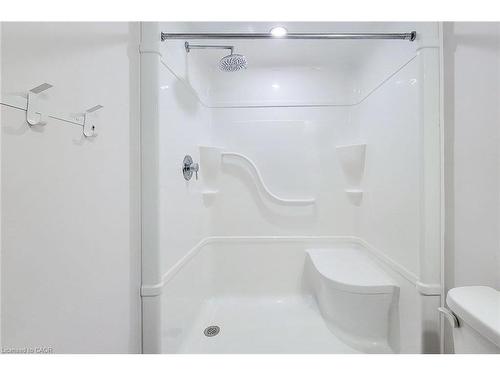 228-30 Times Square Boulevard, Stoney Creek, ON - Indoor Photo Showing Bathroom