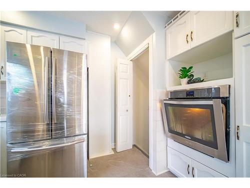 10 Monroe Street, Cambridge, ON - Indoor Photo Showing Kitchen