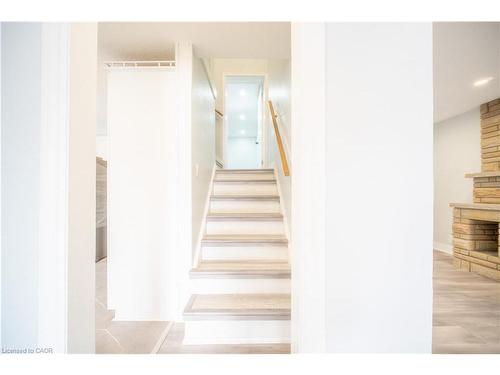 10 Monroe Street, Cambridge, ON - Indoor Photo Showing Other Room