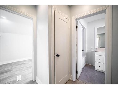 10 Monroe Street, Cambridge, ON - Indoor Photo Showing Other Room