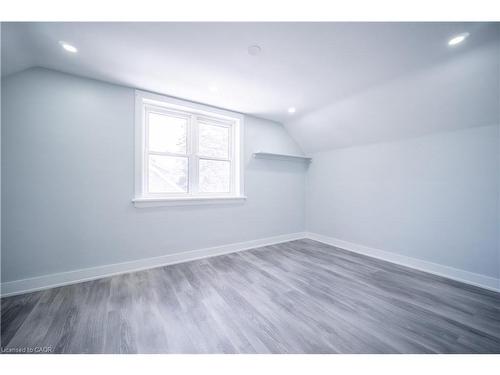 10 Monroe Street, Cambridge, ON - Indoor Photo Showing Other Room