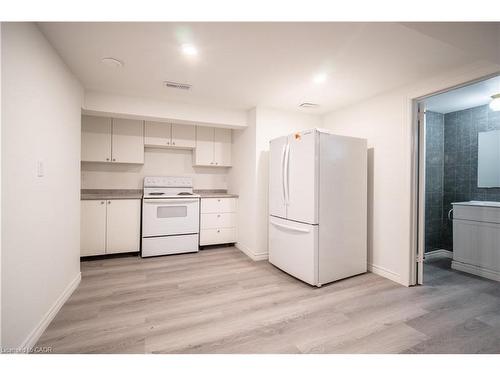 10 Monroe Street, Cambridge, ON - Indoor Photo Showing Kitchen