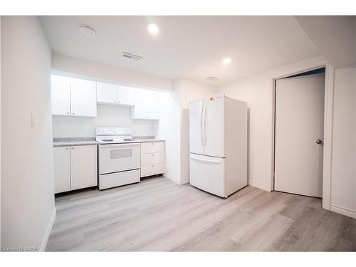 10 Monroe Street, Cambridge, ON - Indoor Photo Showing Kitchen