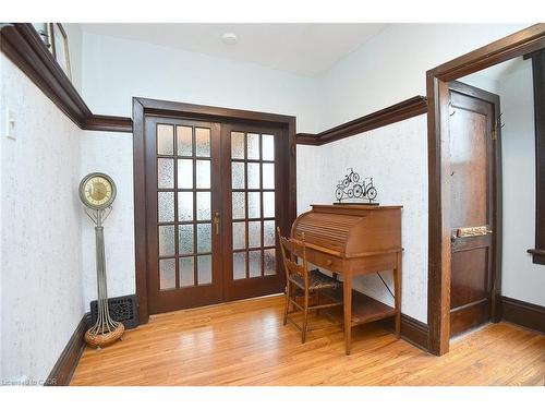 5 Chatham Street, Hamilton, ON - Indoor Photo Showing Other Room