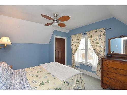 5 Chatham Street, Hamilton, ON - Indoor Photo Showing Bedroom