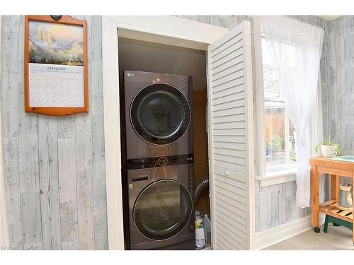 5 Chatham Street, Hamilton, ON - Indoor Photo Showing Laundry Room