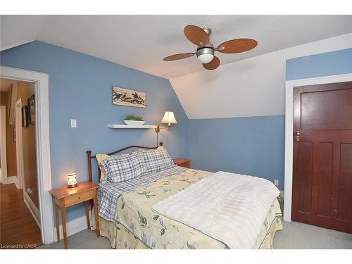 5 Chatham Street, Hamilton, ON - Indoor Photo Showing Bedroom