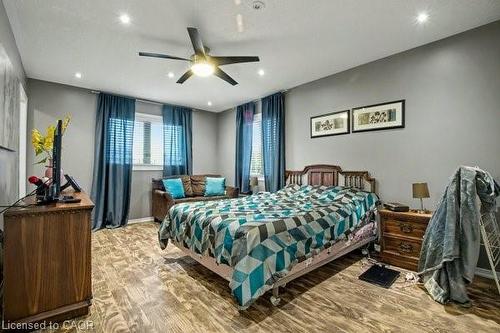 425 Taylor Crescent, Burlington, ON - Indoor Photo Showing Bedroom