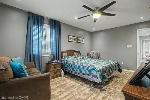 425 Taylor Crescent, Burlington, ON - Indoor Photo Showing Bedroom