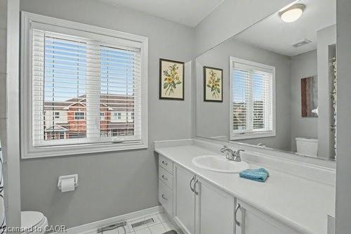 425 Taylor Crescent, Burlington, ON - Indoor Photo Showing Bathroom