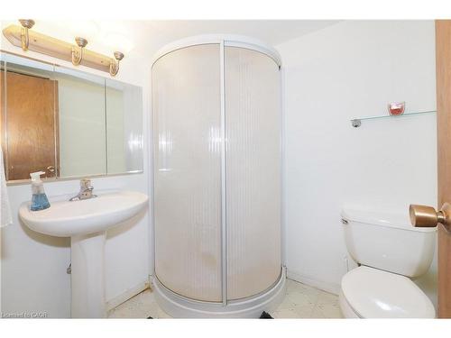 11 Broken Oak Crescent, Kitchener, ON - Indoor Photo Showing Bathroom